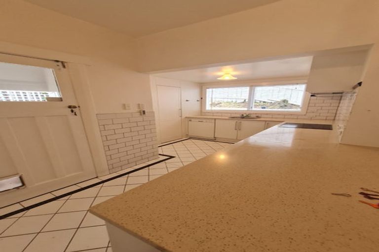 Photo of property in 17 Saint Michaels Crescent, Kelburn, Wellington, 6012