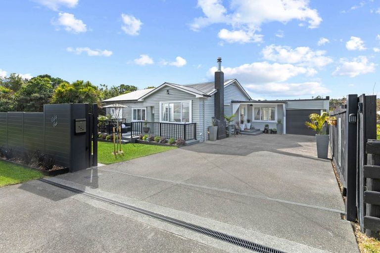 Photo of property in 84 Shaw Road, Oratia, Auckland, 0604