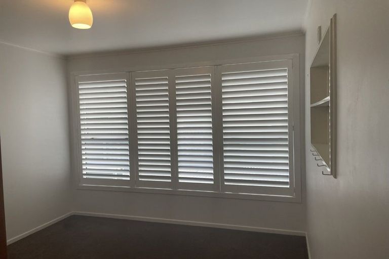 Photo of property in 8 Divich Avenue, Te Atatu South, Auckland, 0610