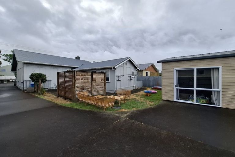 Photo of property in 50 Wallace Place, Westown, New Plymouth, 4310