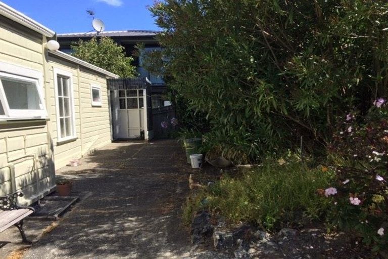 Photo of property in 1/72 Derwent Street, Island Bay, Wellington, 6023