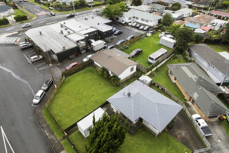 Photo of property in 2 Kirton Crescent, Manurewa, Auckland, 2102