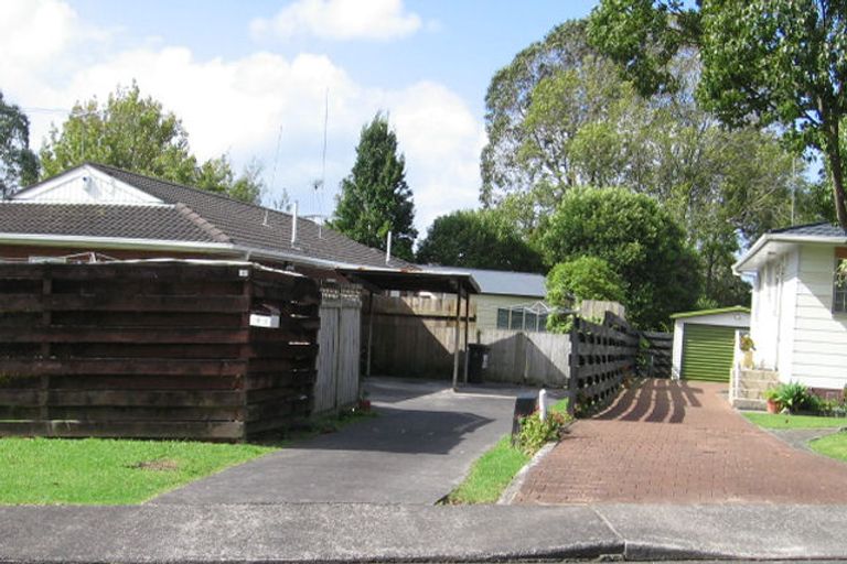 Photo of property in 1/10 Allington Road, Massey, Auckland, 0614