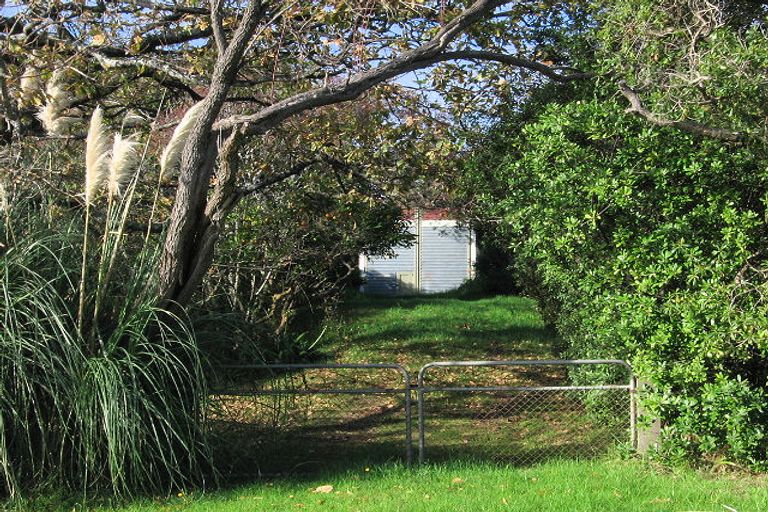 Photo of property in 12 Henare Street, Waikanae Beach, Waikanae, 5036