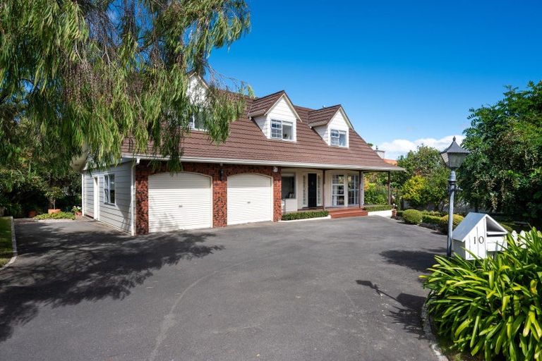 Photo of property in 10 Tauroa Road, Havelock North, 4130