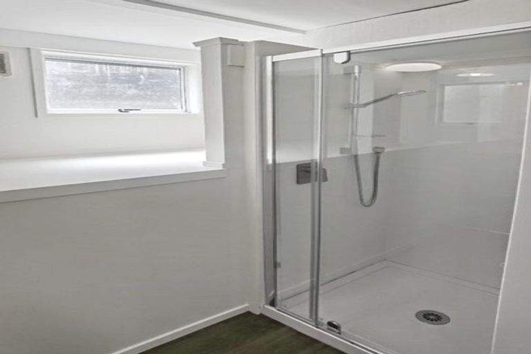 Photo of property in 15 Walnut Lane, Browns Bay, Auckland, 0630