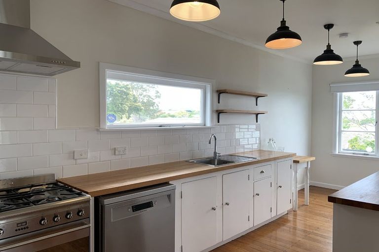 Photo of property in 1/38 Eastglen Road, Glen Eden, Auckland, 0602