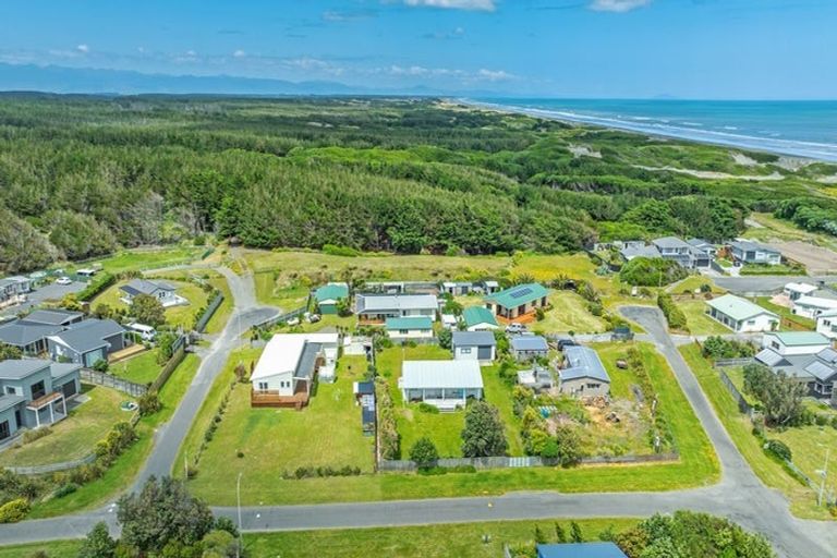 Photo of property in 45 Te Kiri Street, Himatangi Beach, Foxton, 4891