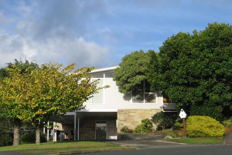 Photo of property in 18 Ensign Place, Hillcrest, Auckland, 0627