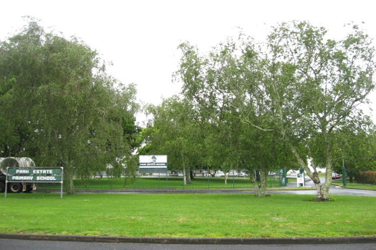 Photo of property in 83 Chichester Drive, Rosehill, Papakura, 2113