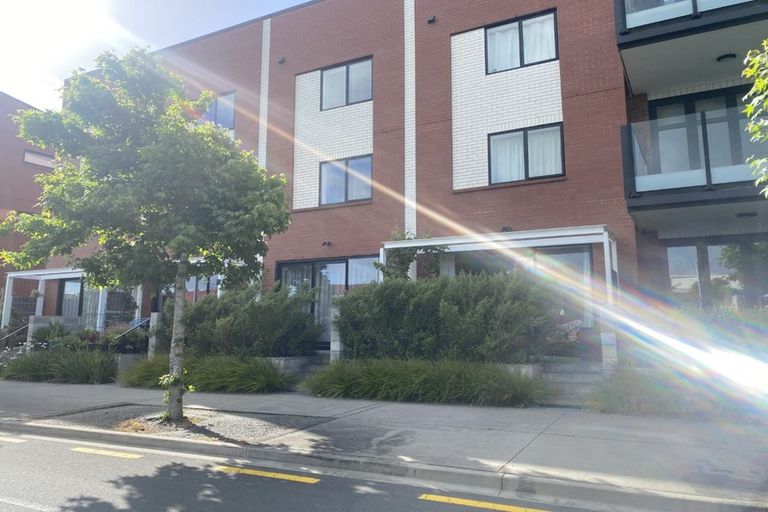 Photo of property in 1/89 Hobsonville Point Road, Hobsonville, Auckland, 0616