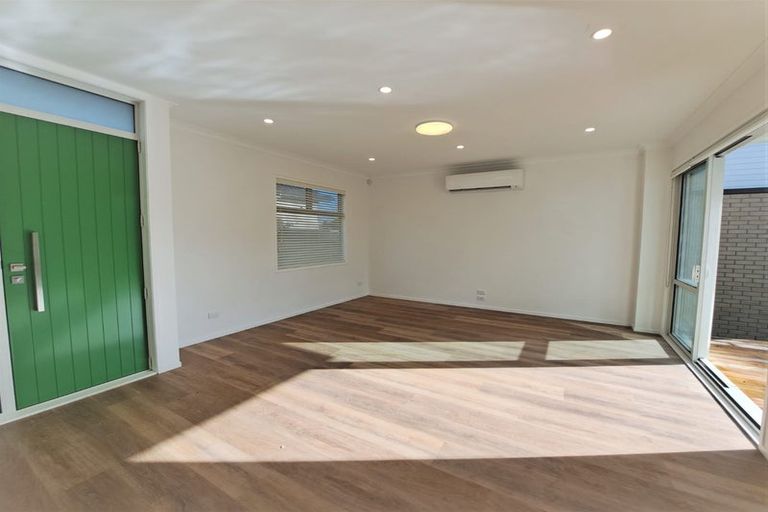 Photo of property in 37 Merriefield Avenue, Forrest Hill, Auckland, 0620