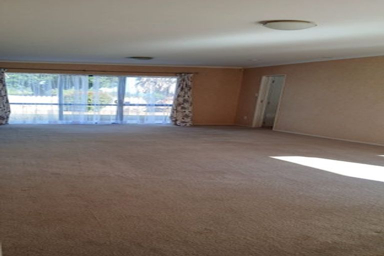 Photo of property in 14 Harobed Place, Weymouth, Auckland, 2103