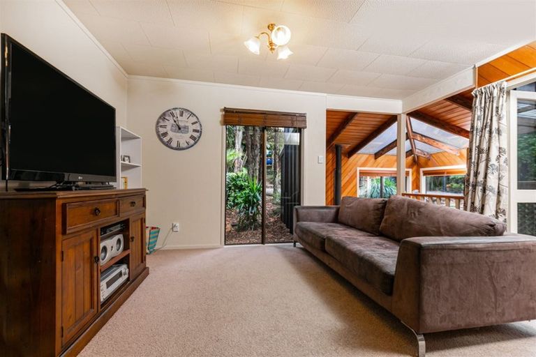 Photo of property in 812 West Coast Road, Oratia, Auckland, 0604