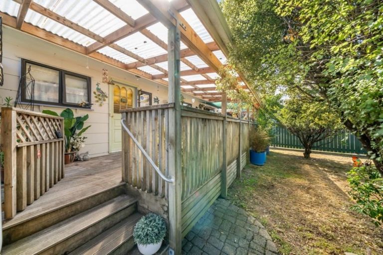 Photo of property in 6 Edmund Lomas Grove, Birchville, Upper Hutt, 5018