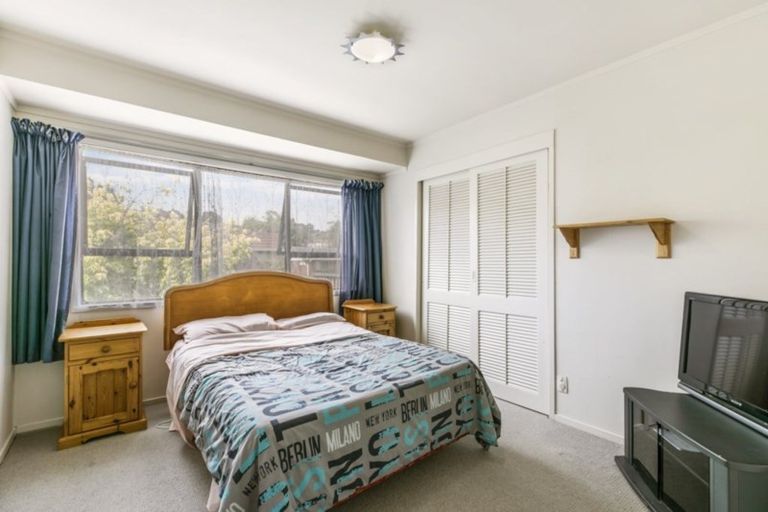 Photo of property in 20 Sandiacre Way, Browns Bay, Auckland, 0630