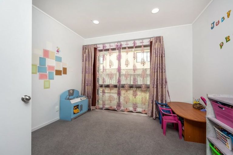 Photo of property in 1/6 Glucina Avenue, West Harbour, Auckland, 0618