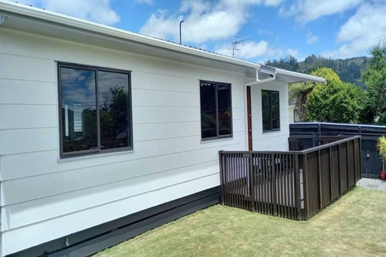 Photo of property in 1/6 Kairimu Street, Stokes Valley, Lower Hutt, 5019