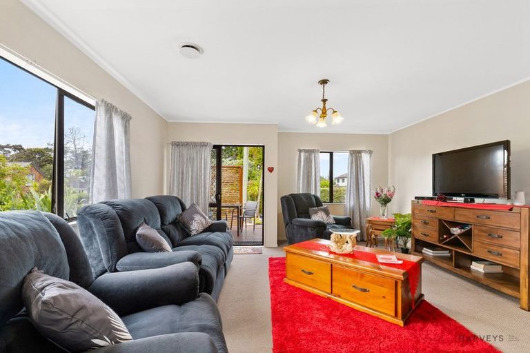 Photo of property in 2/42 Godley Road, Green Bay, Auckland, 0604