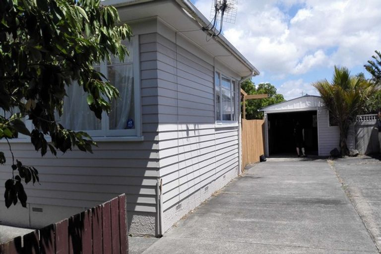 Photo of property in 77 Dale Crescent, Pakuranga, Auckland, 2010