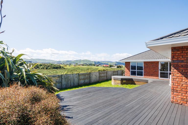 Photo of property in 20 Johnstone Drive, Fitzherbert, Palmerston North, 4410