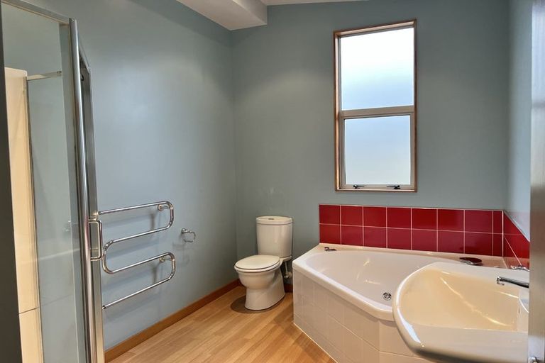 Photo of property in 4 Charlotte Way, Raumati South, Paraparaumu, 5032