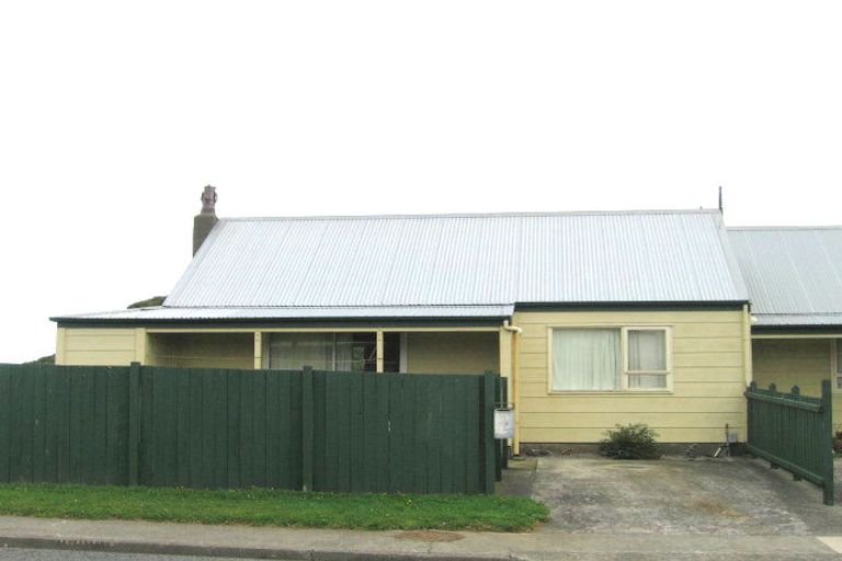 Photo of property in 4 Ladbrooke Drive, Newlands, Wellington, 6037