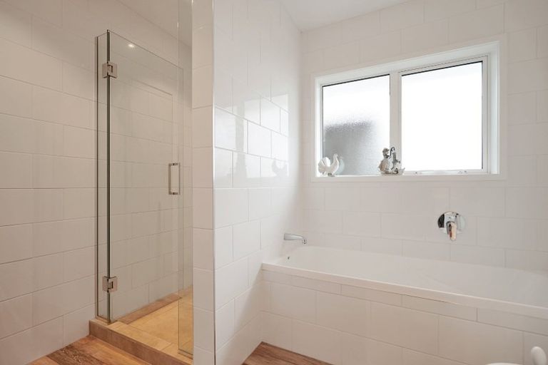 Photo of property in 93 Kiwi Esplanade, Mangere Bridge, Auckland, 2022