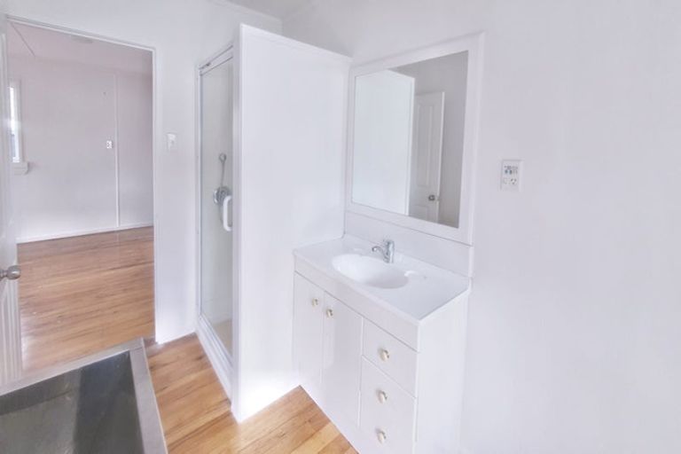 Photo of property in 1/48 Woodside Road, Massey, Auckland, 0614