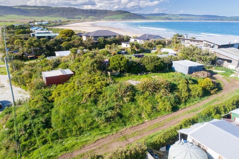 Photo of property in 523 Waikawa-curio Bay Road, Curio Bay, Tokanui, 9884
