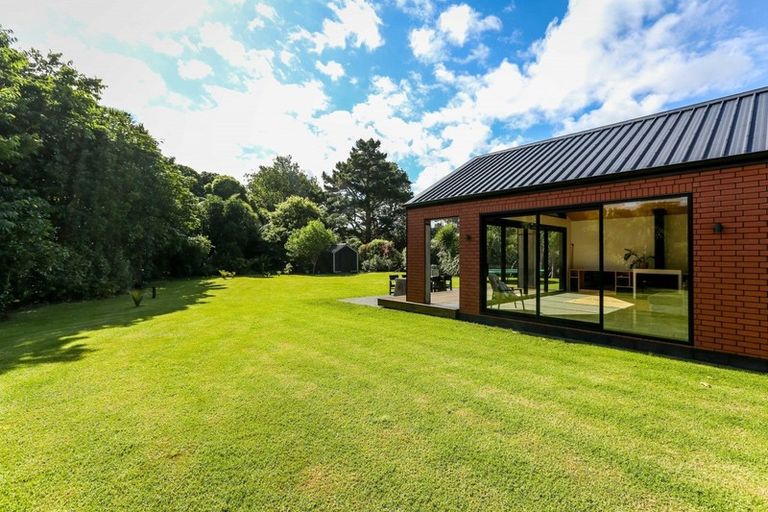 Photo of property in 23c Arden Place, Oakura, 4314