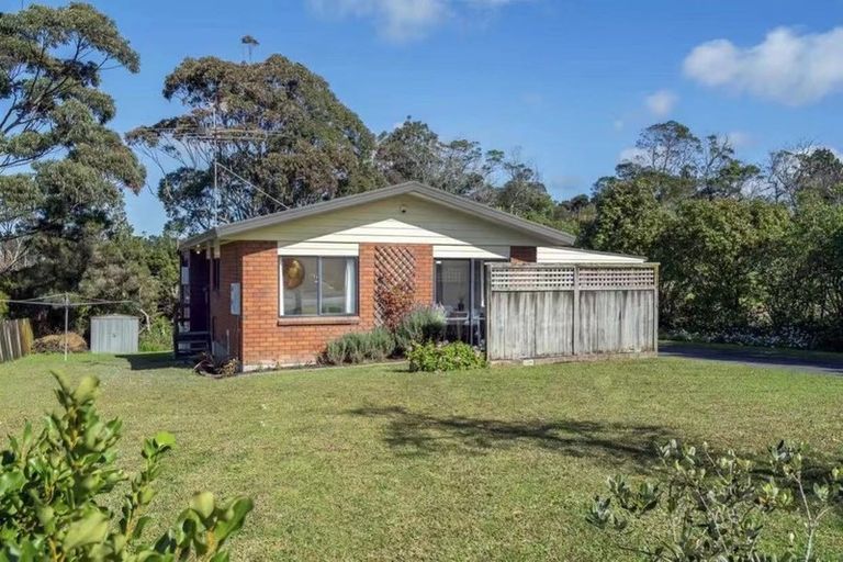 Photo of property in 99 West Harbour Drive, West Harbour, Auckland, 0618