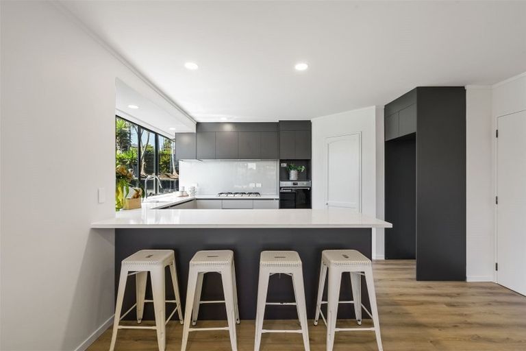Photo of property in 44 Wairere Road, The Gardens, Auckland, 2105