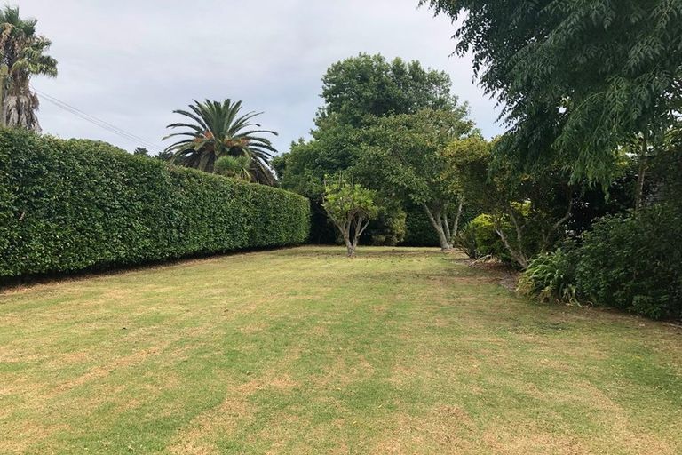 Photo of property in 25 Taupaki Road, Taupaki, Henderson, 0782