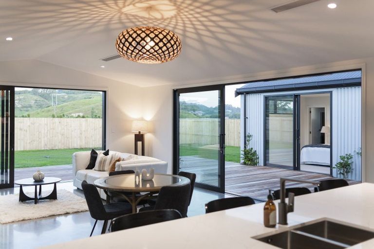 Photo of property in 3 Makakahi Street, Lytton West, 4071