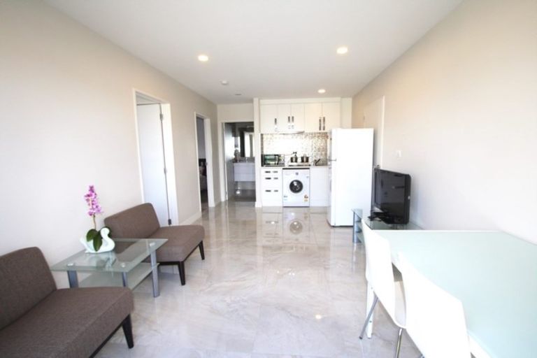 Photo of property in 33 Corricvale Way, Northcross, Auckland, 0630