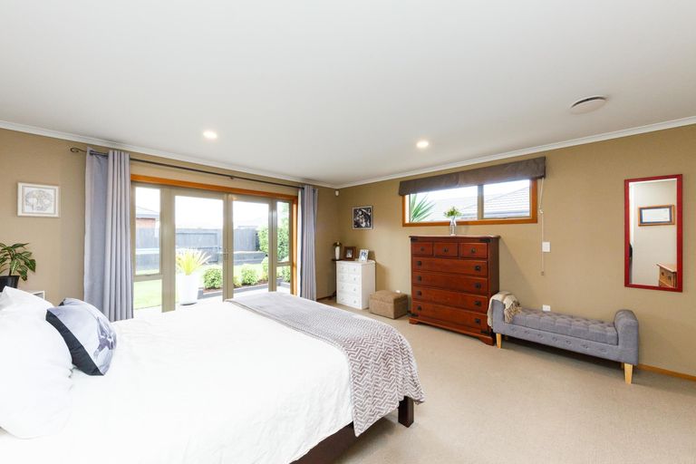 Photo of property in 44 Roberts Line, Kelvin Grove, Palmerston North, 4414