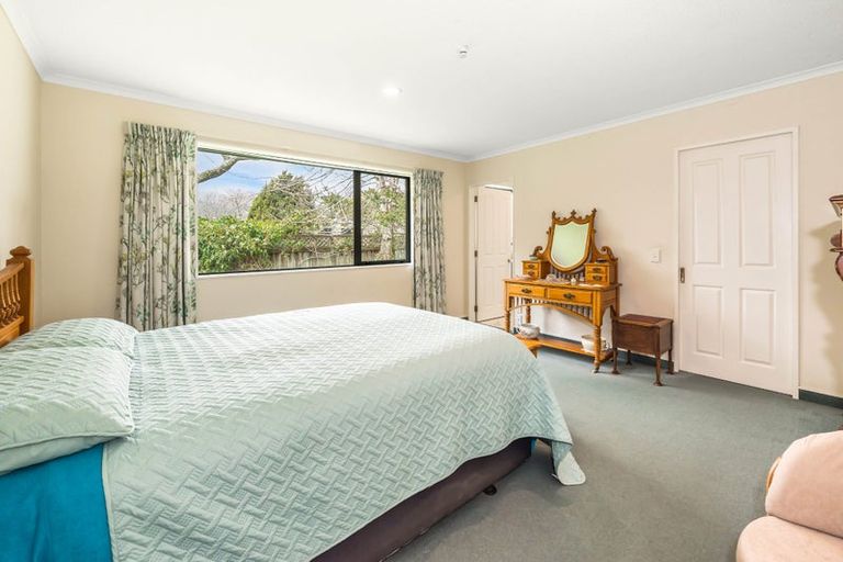 Photo of property in 2 Charnwood Grove, Waikanae, 5036