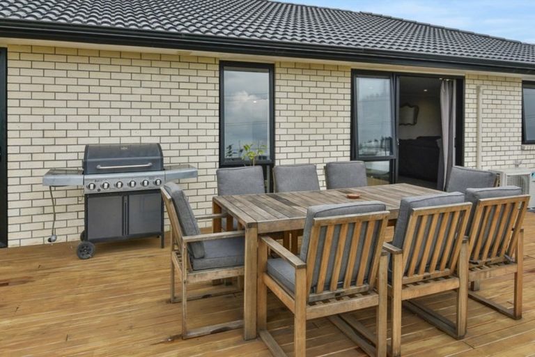 Photo of property in 49 Te Ara Aukati Terrace, Pokeno, 2471