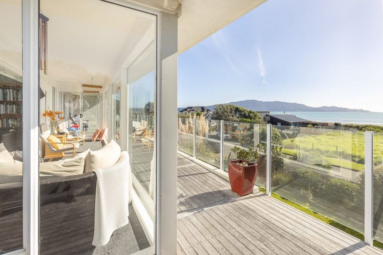 Photo of property in 8 Ara Kuaka, Waikanae Beach, Waikanae, 5036