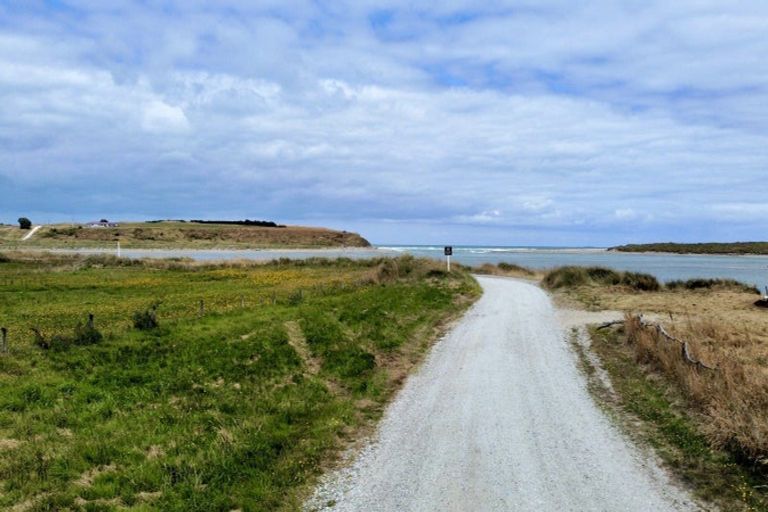 Photo of property in 1 Boat Harbour Road, Fortrose, Tokanui, 9875