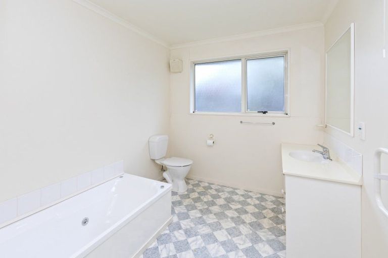 Photo of property in 12 Courtfield Close, Parklands, Christchurch, 8083