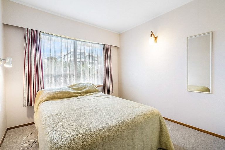 Photo of property in 26 Masterton Road, Rothesay Bay, Auckland, 0630