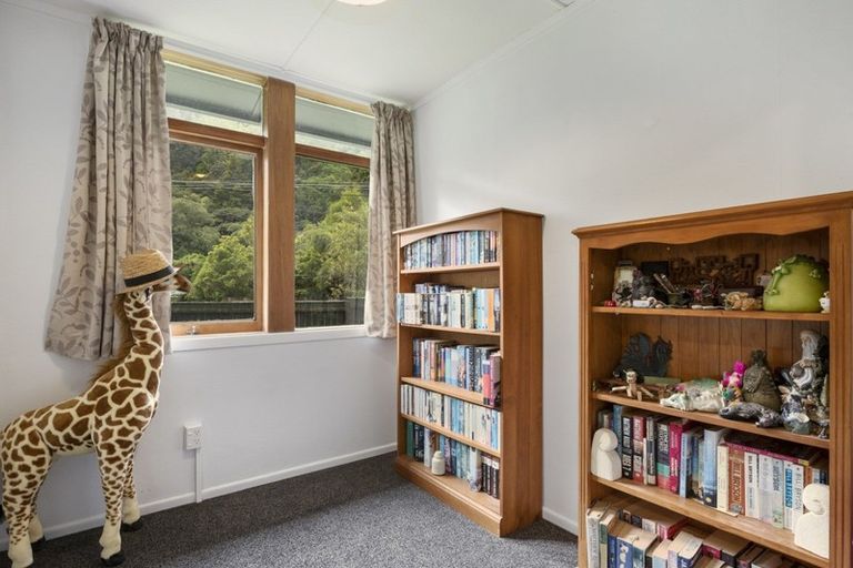 Photo of property in 104 Pinehaven Road, Pinehaven, Upper Hutt, 5019