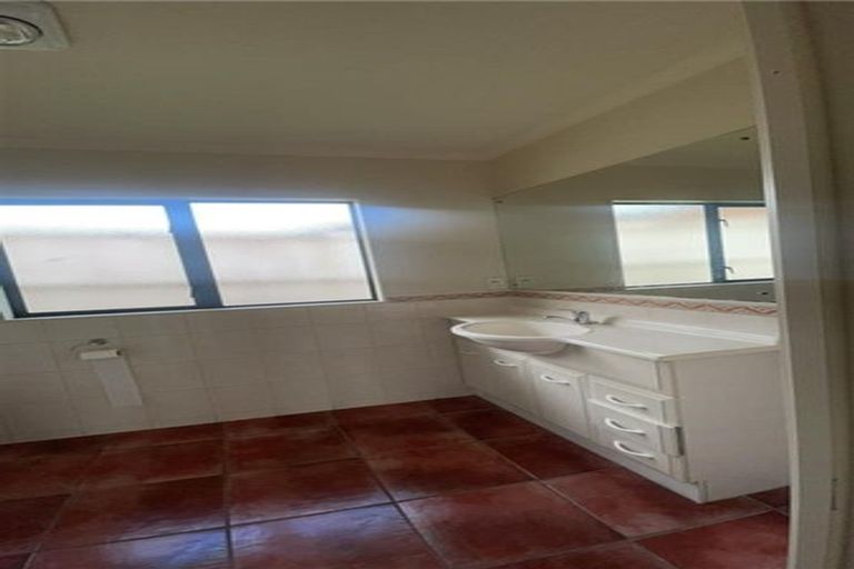 Photo of property in 2 Byblos Place, The Gardens, Auckland, 2105