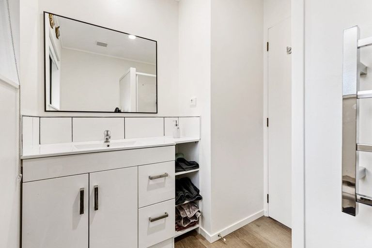 Photo of property in 9 Dee Place, Torbay, Auckland, 0630