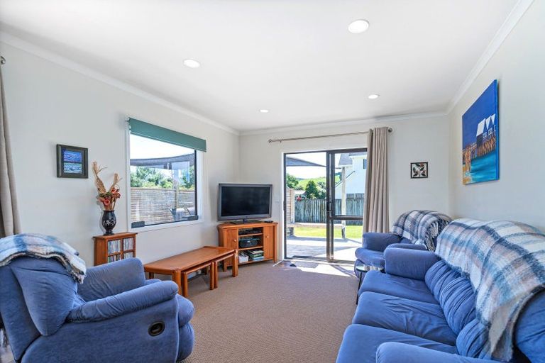 Photo of property in 15 Marlin Street, Whitianga, 3510