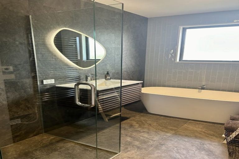 Photo of property in 5 Old Racecourse Road, Albert Town, Wanaka, 9305