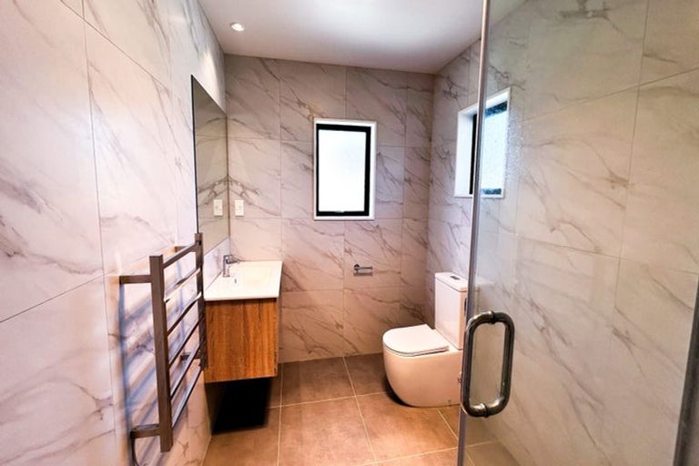 Photo of property in 24e Poinsettia Place, Henderson, Auckland, 0610