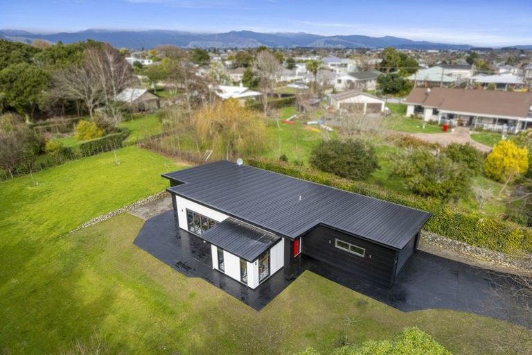 Photo of property in 112 Kawiu Road, Levin, 5510
